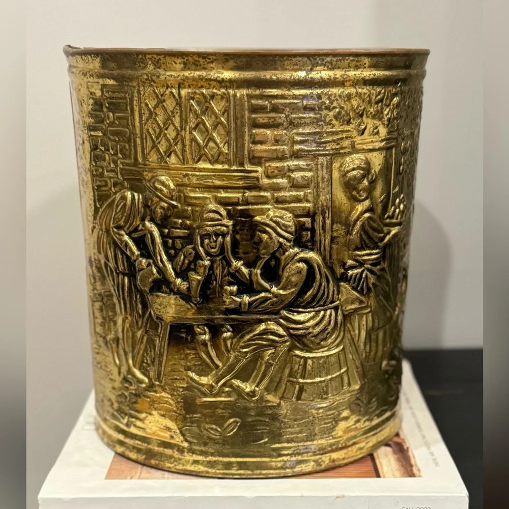 Midcentry Oval Hammered Brass Planter/Container